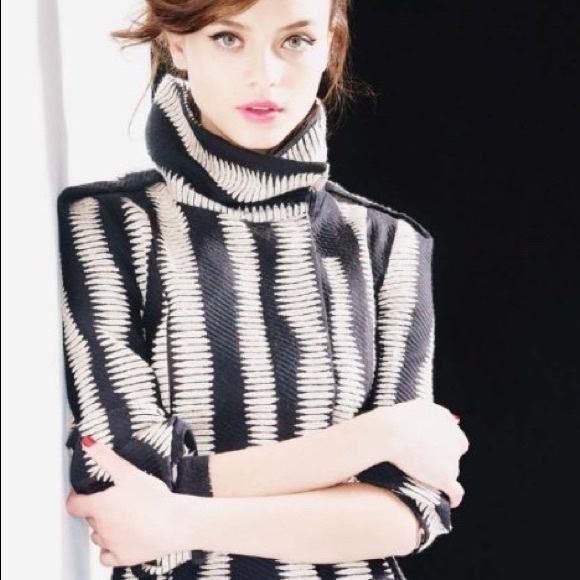 GWEN OWNED! - L.A.M.B. Juliet Zebra Print Blazer - Picture 7 of 12